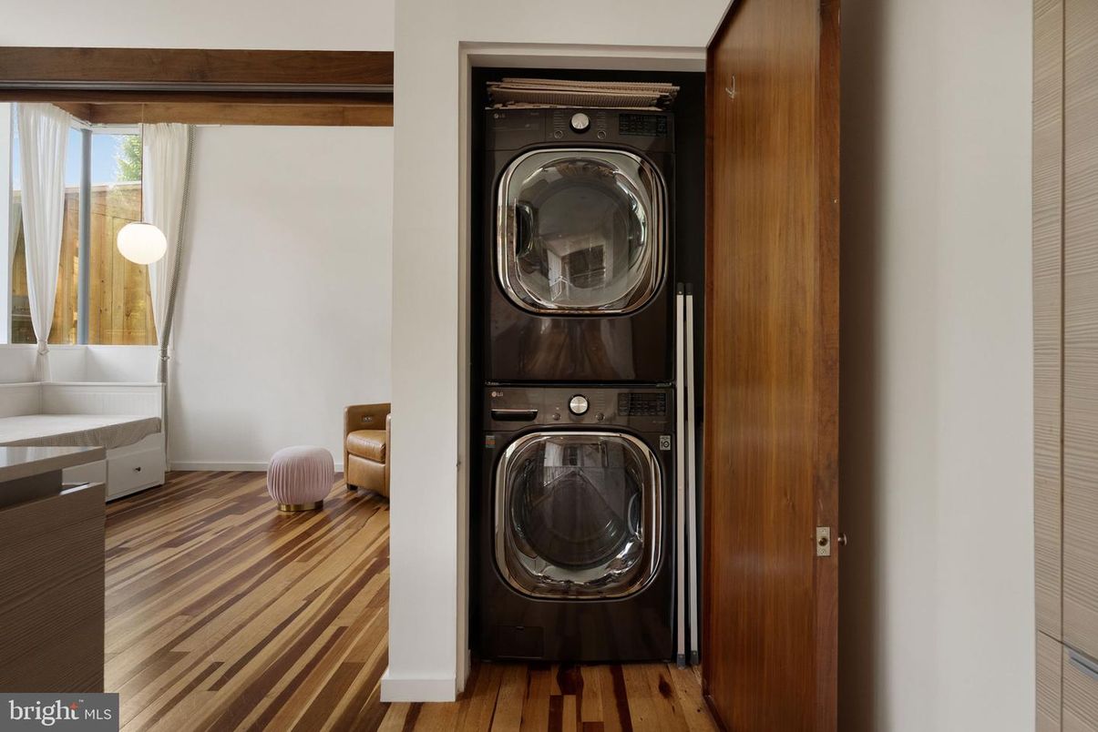 Interior, Utility Closets, Washer, Wood Texture Flooring