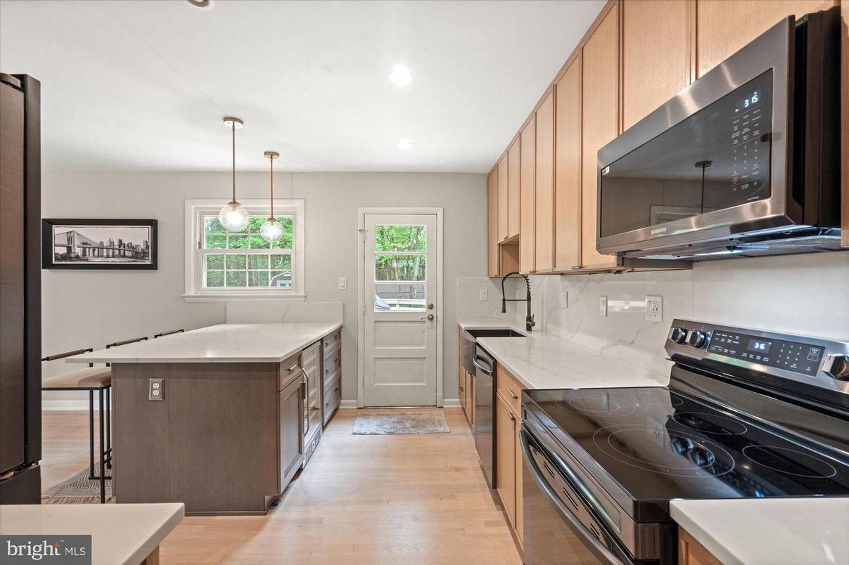 Interior, Kitchen, Pendant Lights, Recessed Lighting, Wood Texture Flooring