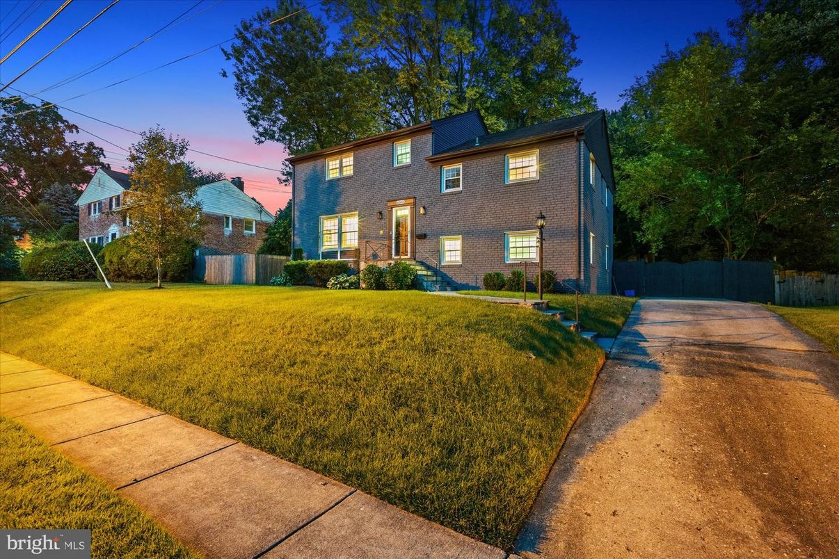 Backyard, Exterior, Facade, Brick Facade, Georgian