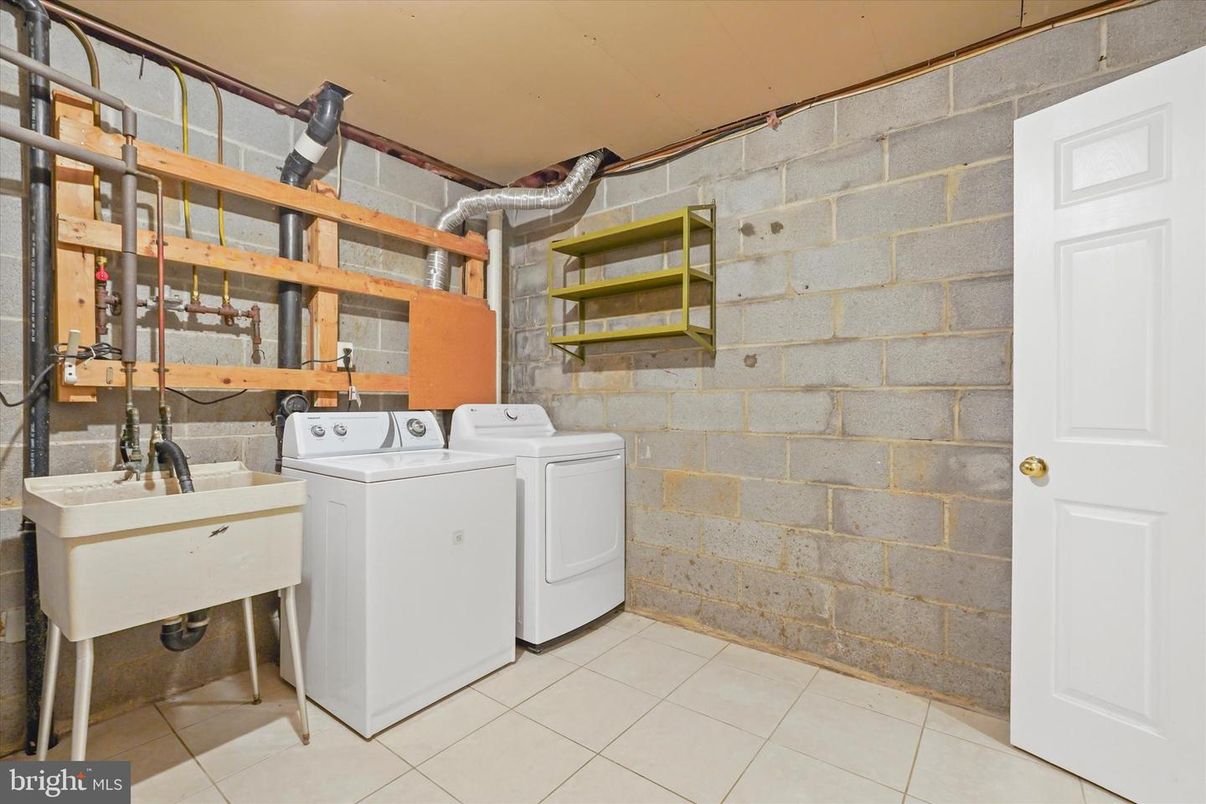 Interior, Stone Walls, Washer