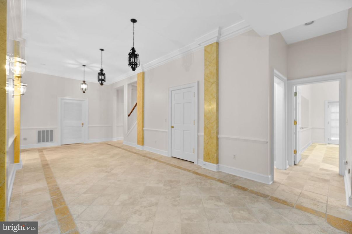 Empty room, Interior, Pendant Lights