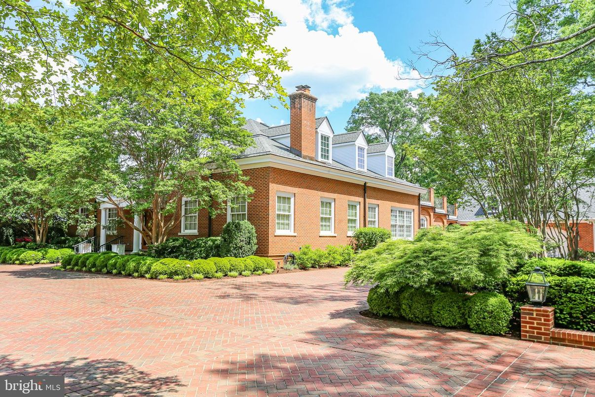 Exterior, Facade, Brick Facade, Cape Cod