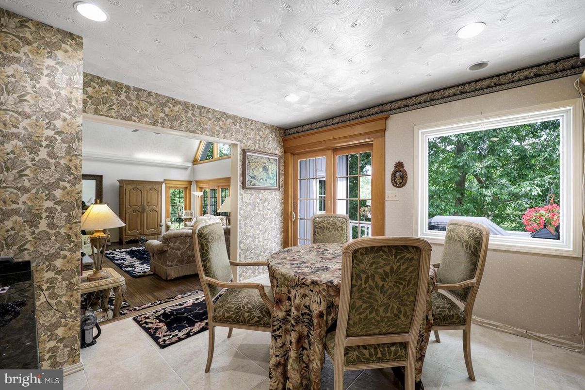 Dining room, Interior, Recessed Lighting