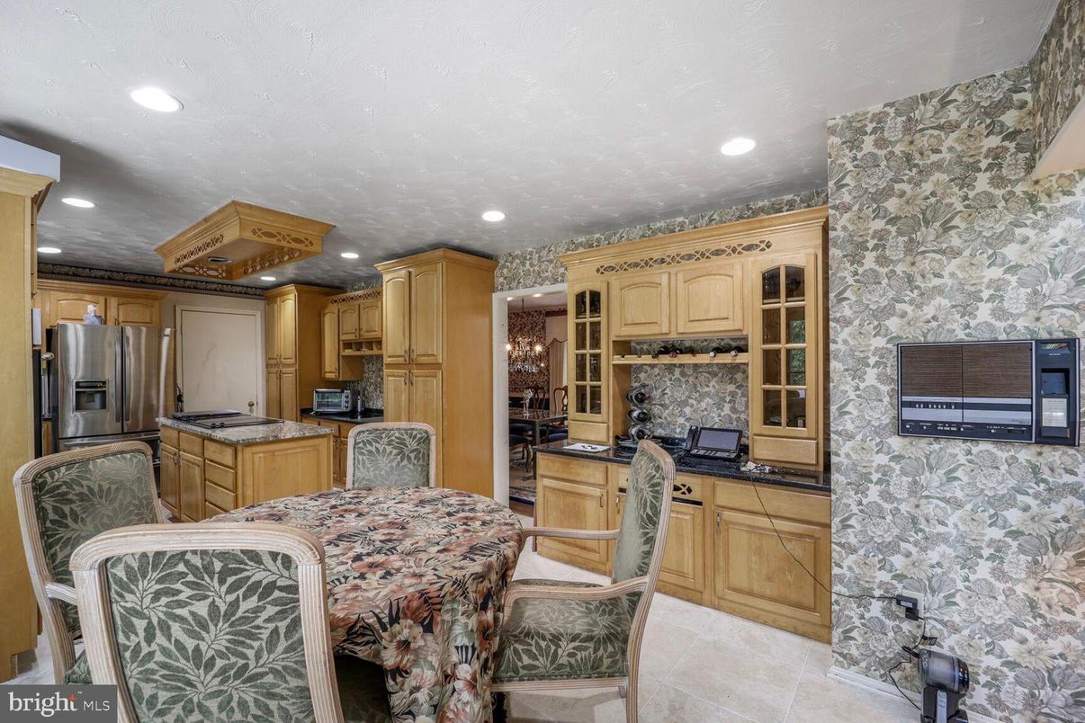 Dining room, Interior, Kitchen, Recessed Lighting, Stainless Steel Appliances