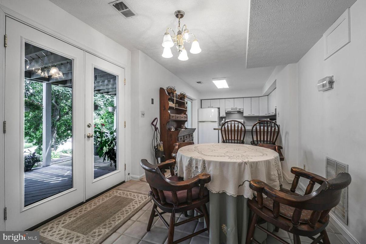 Chandelier, Dining room, Interior, Kitchen