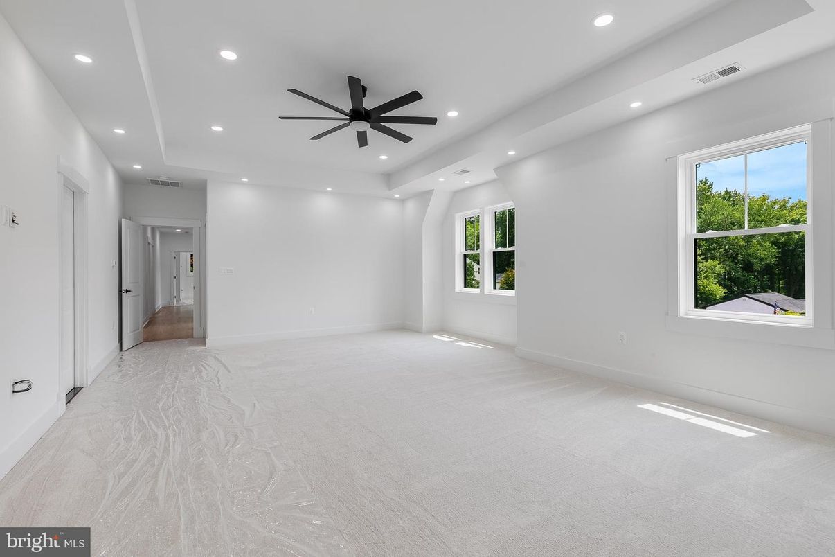 Empty room, Interior, Recessed Lighting