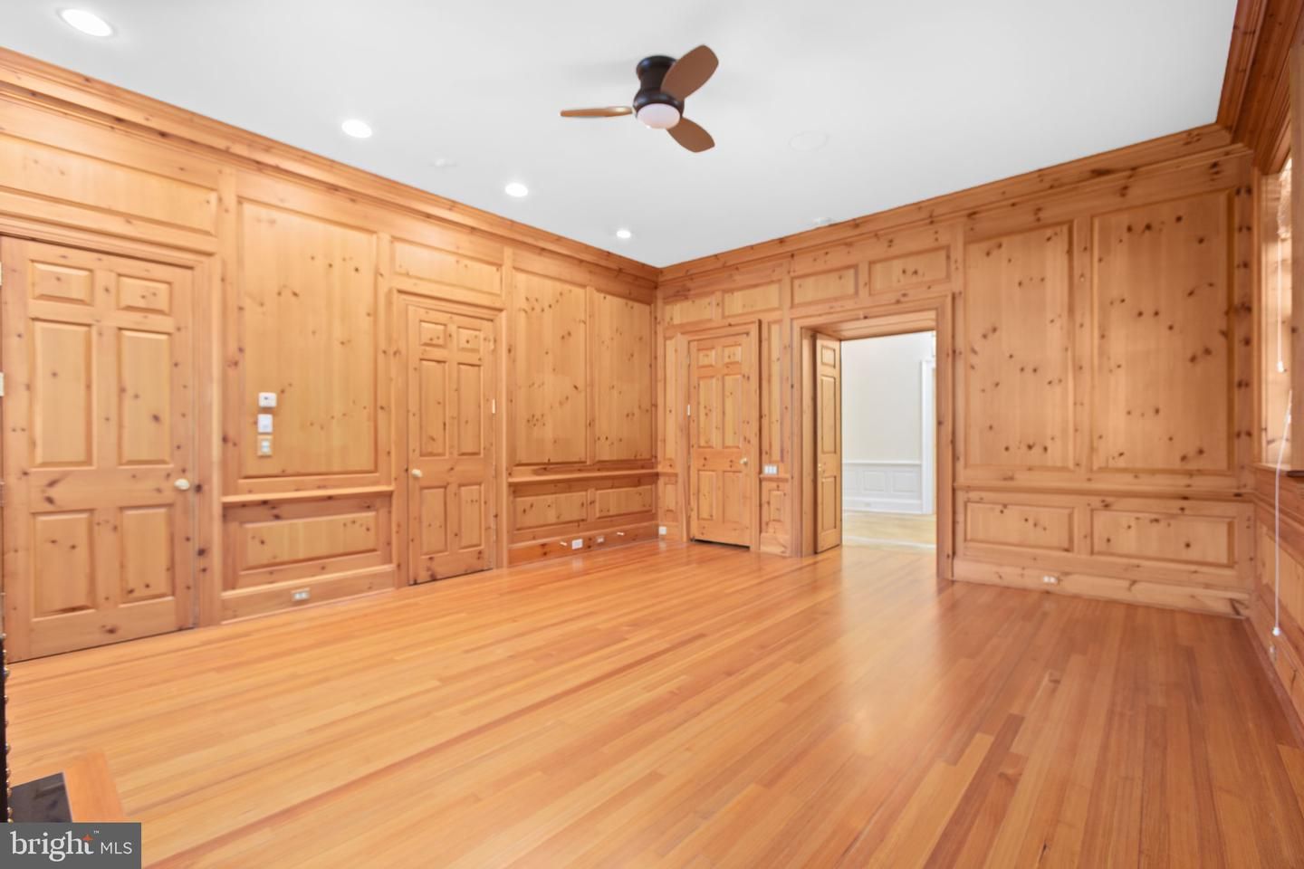 Empty room, Interior, Recessed Lighting, Wood Texture Flooring, Wooden Walls