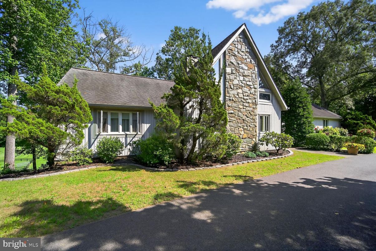 Exterior, Facade, Tudor Revival