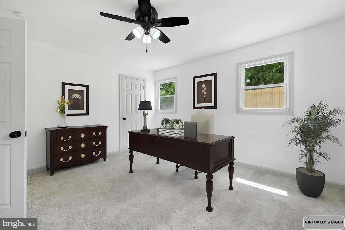 Home Office, Interior