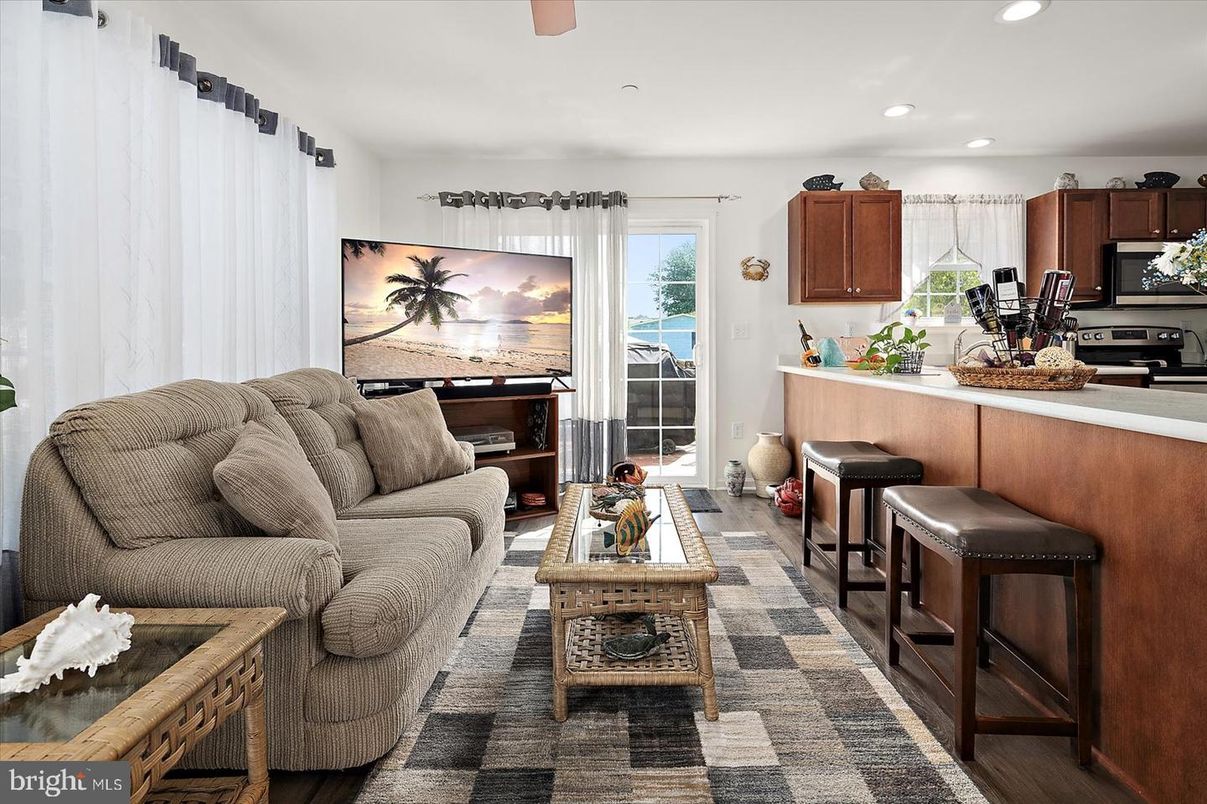 Interior, Kitchen, Living room, Recessed Lighting, Wood Texture Flooring