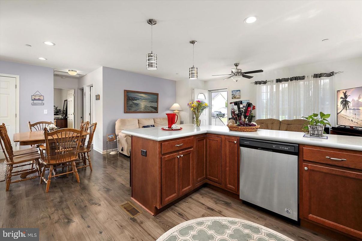 Dining room, Interior, Kitchen, Pendant Lights, Recessed Lighting, Wood Texture Flooring