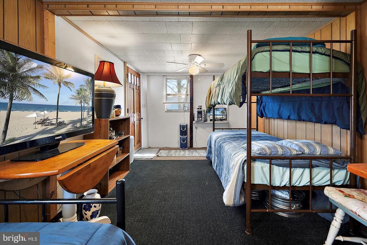 Bedroom, Interior, Water