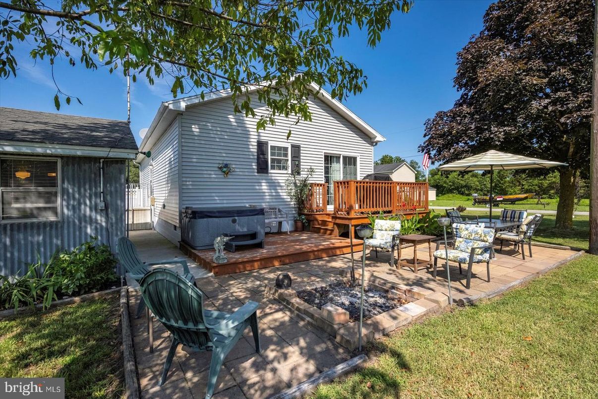 Backyard, Exterior, Hot Tub