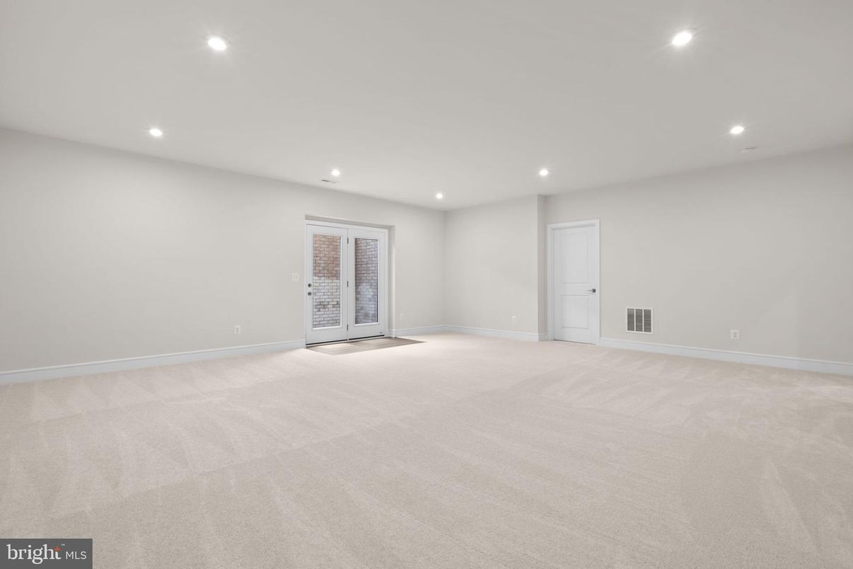 Empty room, Interior, Recessed Lighting