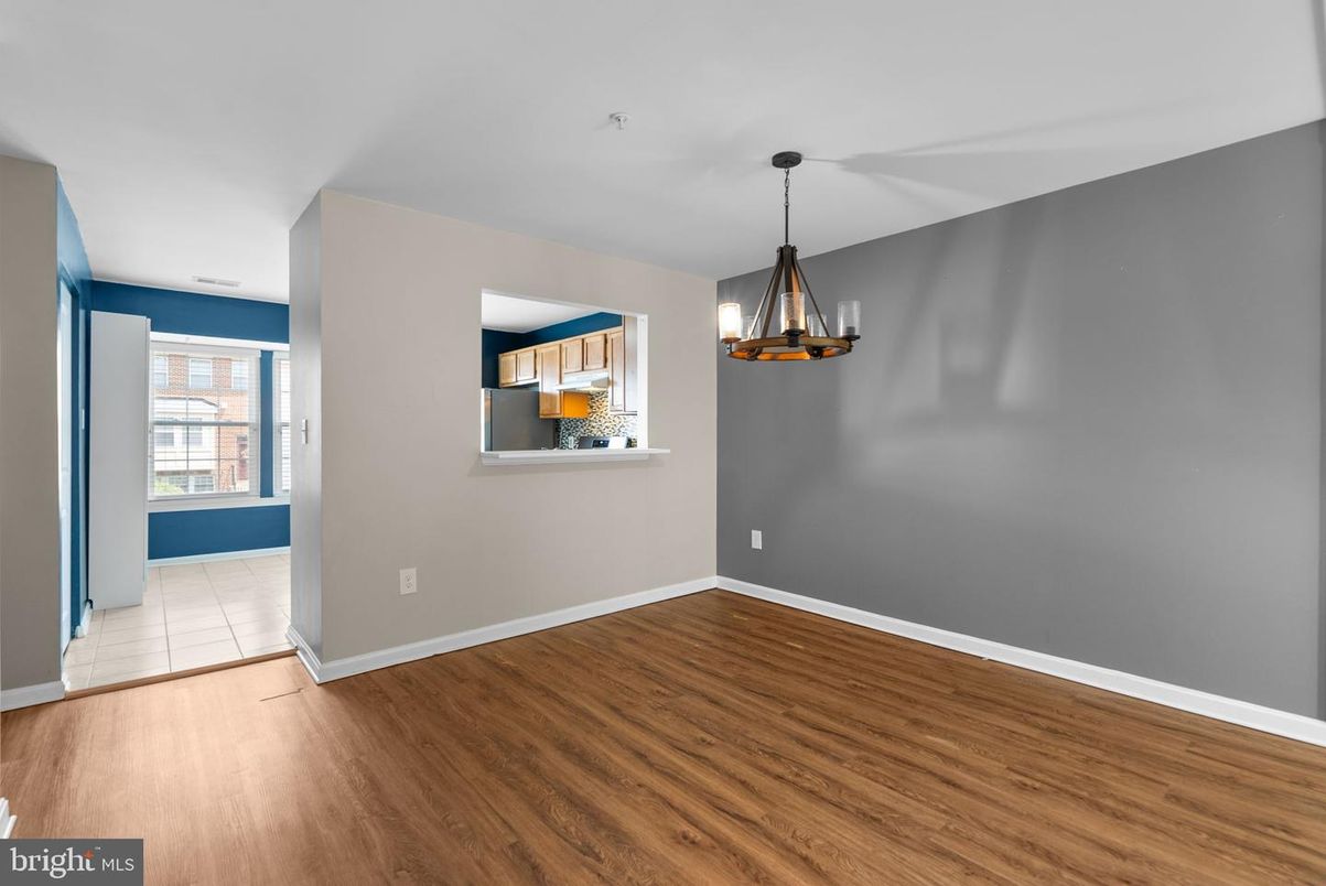 Empty room, Interior, Pendant Lights, Wood Texture Flooring