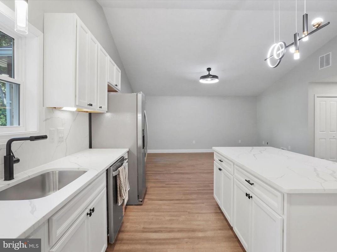 Interior, Kitchen, Pendant Lights, Wood Texture Flooring