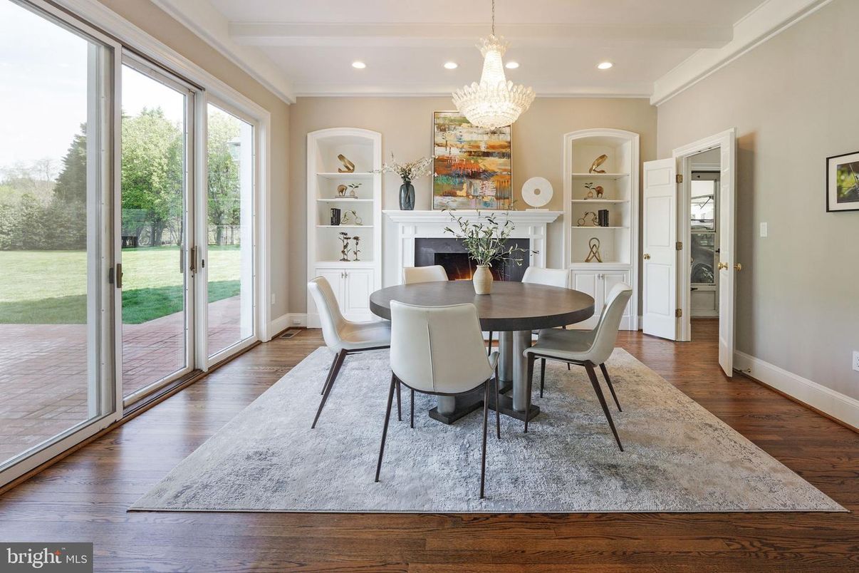 Chandelier, Dining room, Fireplace, Interior, Recessed Lighting, Wood Texture Flooring