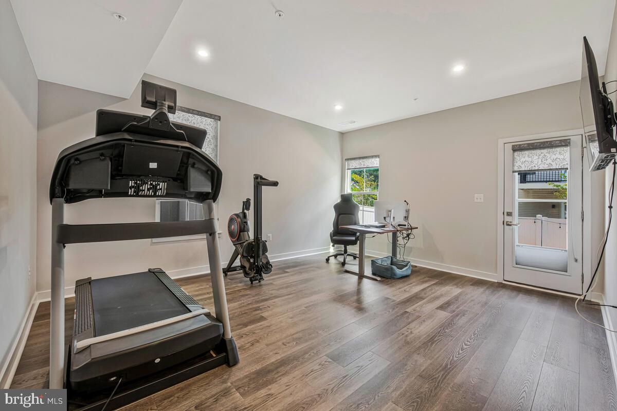 Fitness Equipment, Interior, Recessed Lighting, Wood Texture Flooring