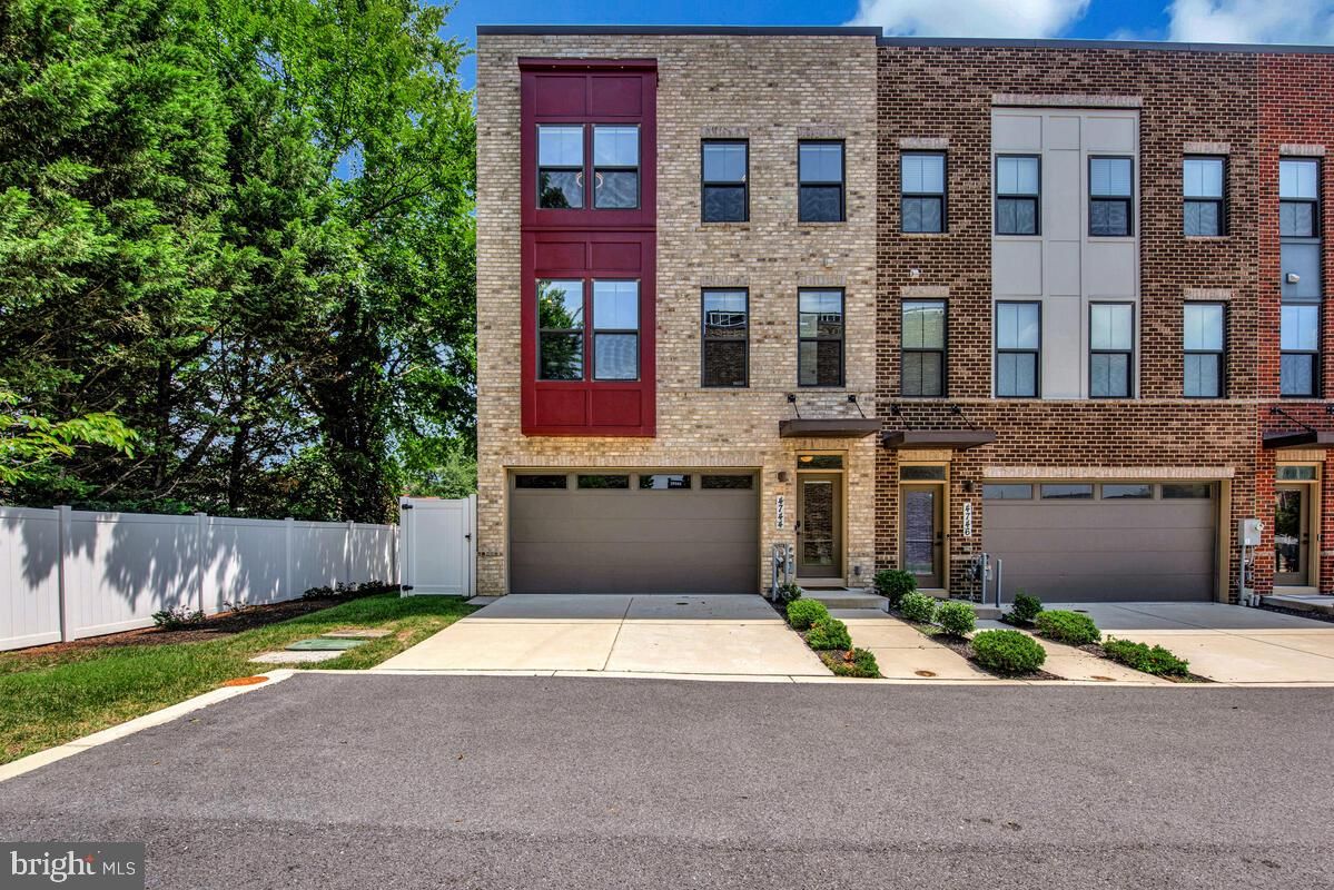 Attached, Exterior, Facade, Brick Facade, Rowhouse