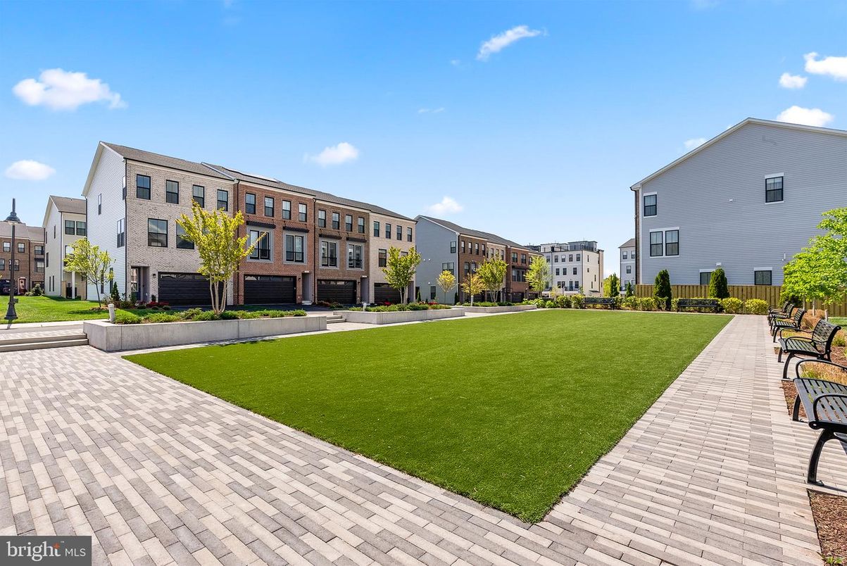 Backyard, Exterior, Facade, Modern