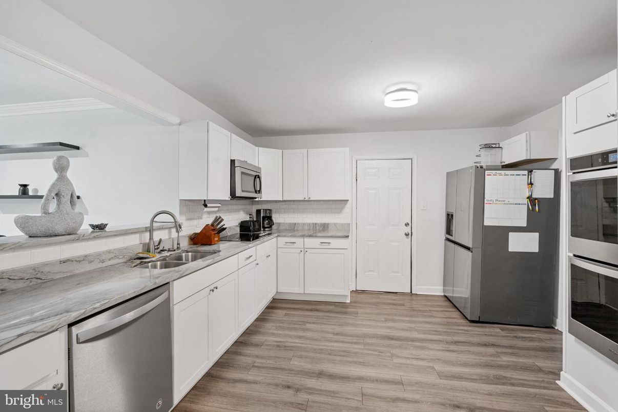 Interior, Kitchen, Stainless Steel Appliances, Wood Texture Flooring
