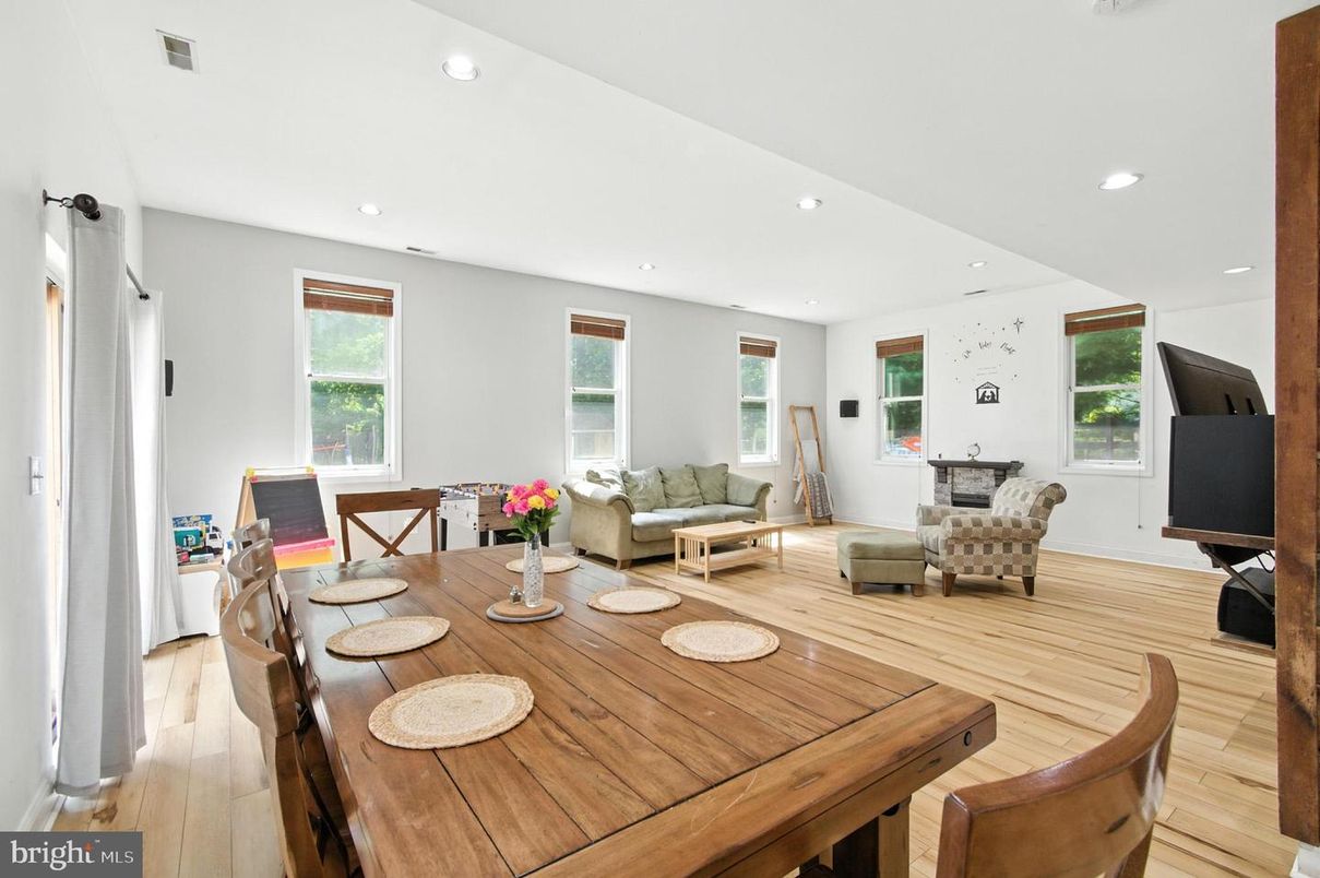 Dining room, Interior, Living room, Recessed Lighting, Wood Texture Flooring