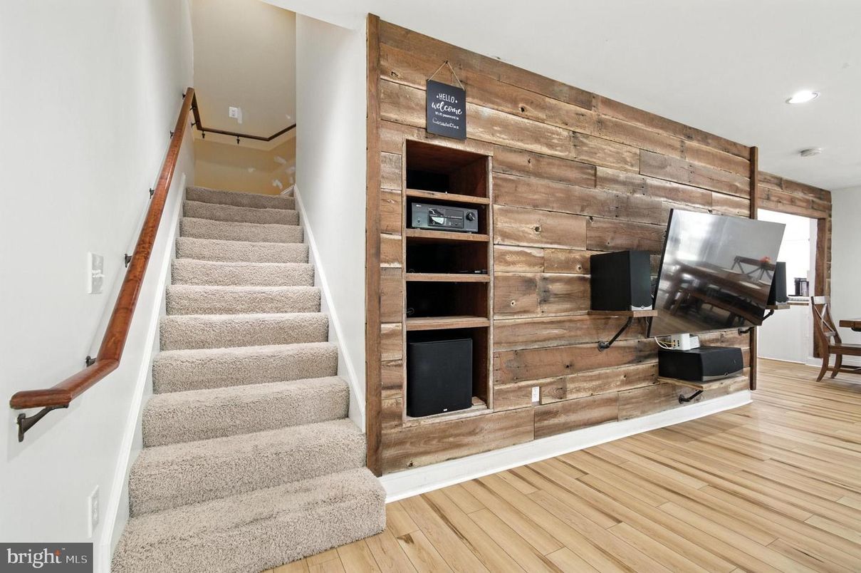 Interior, Recessed Lighting, Wood Texture Flooring, Wooden Walls