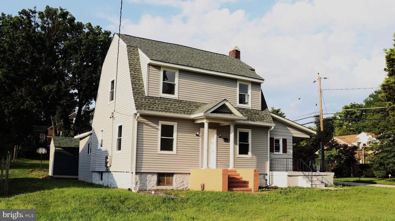 Exterior, Facade, Queen Anne Victorian