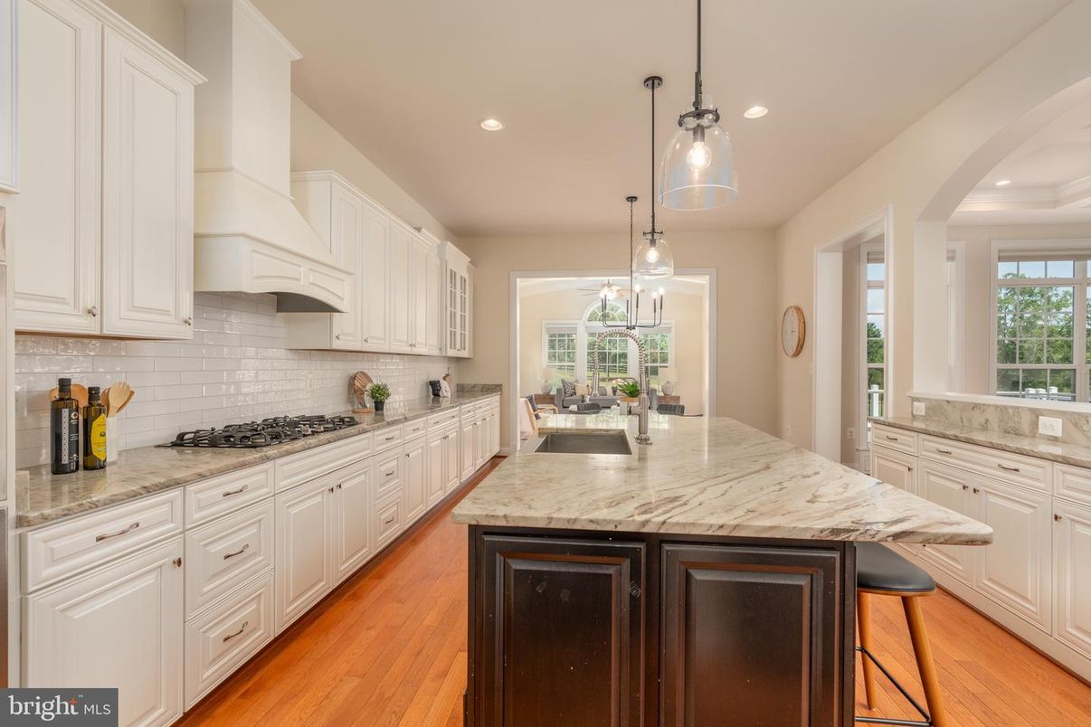 Interior, Kitchen, Pendant Lights, Recessed Lighting, Wood Texture Flooring