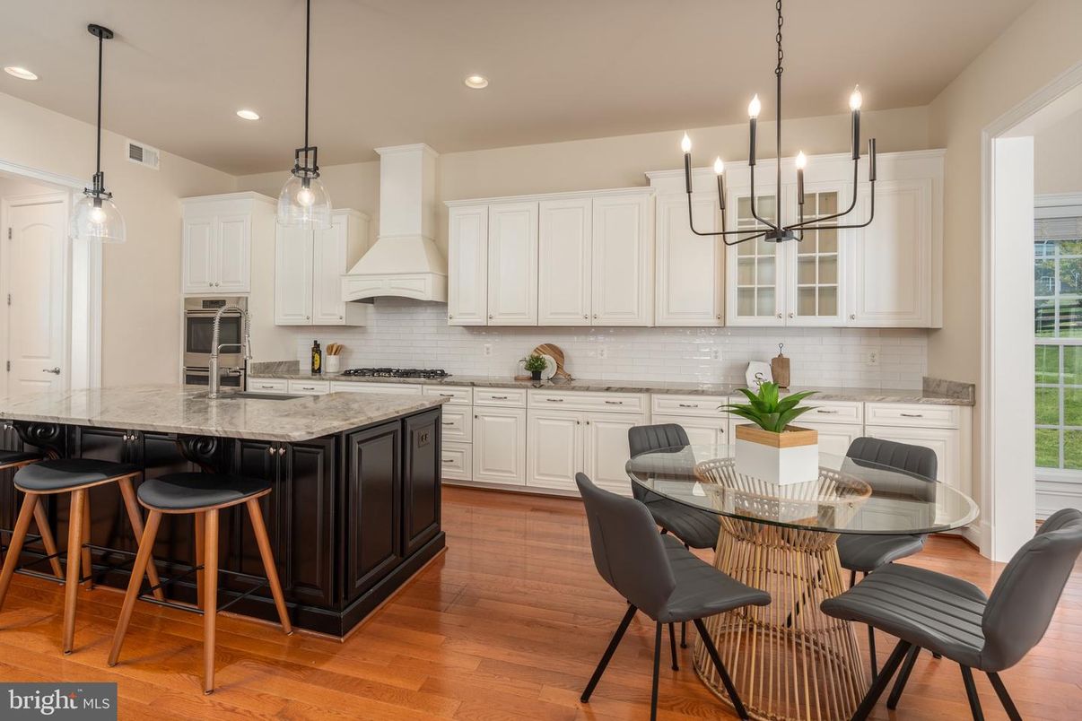 Chandelier, Dining room, Interior, Kitchen, Pendant Lights, Recessed Lighting, Stainless Steel Appliances, Wood Texture Flooring