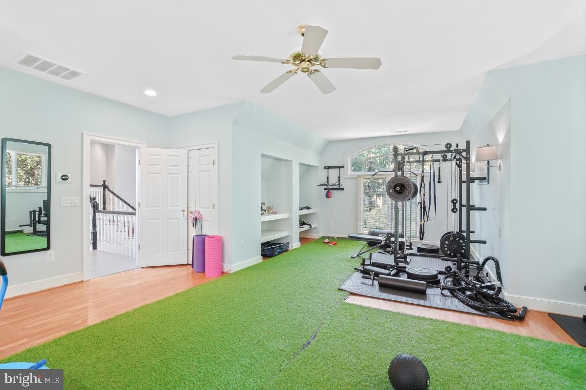 Fitness Equipment, Interior, Recessed Lighting, Wood Texture Flooring