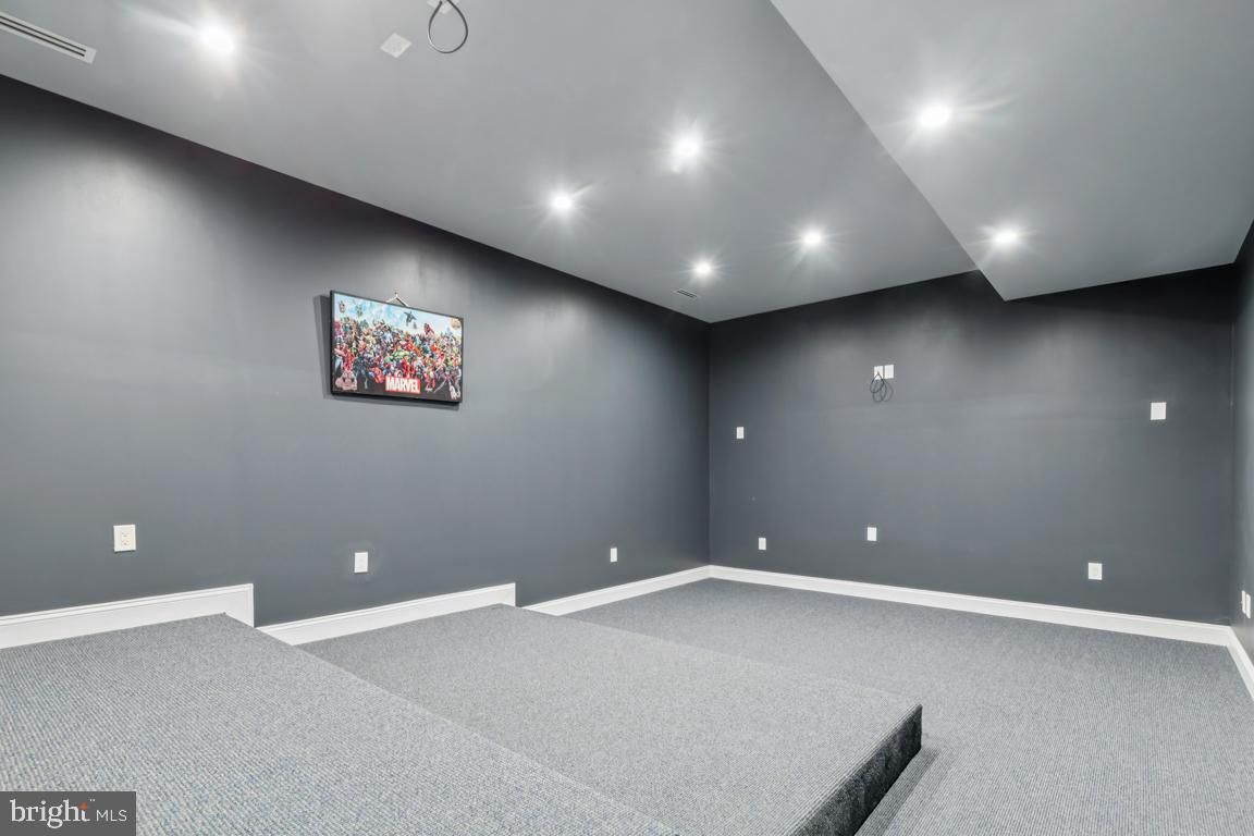 Empty room, Interior, Recessed Lighting