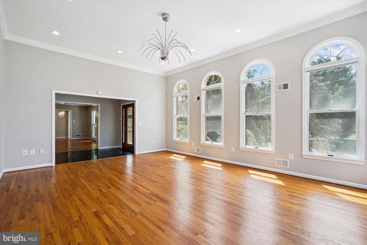 Empty room, Interior, Pendant Lights, Recessed Lighting, Wood Texture Flooring