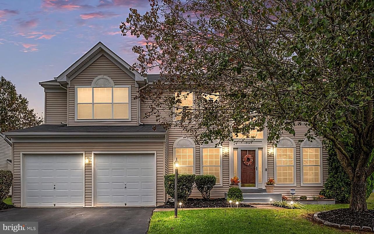 Attached, Exterior, Facade, Brick Traditional