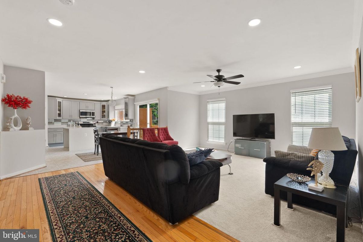 Dining room, Interior, Kitchen, Living room, Pendant Lights, Recessed Lighting, Stainless Steel Appliances, Wood Texture Flooring