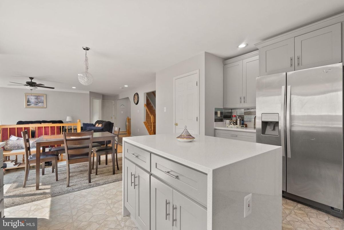 Dining room, Interior, Kitchen, Recessed Lighting, Stainless Steel Appliances
