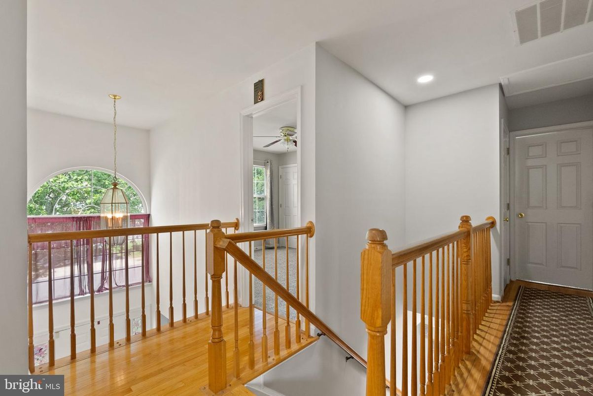 Interior, Pendant Lights, Recessed Lighting, Wood Texture Flooring
