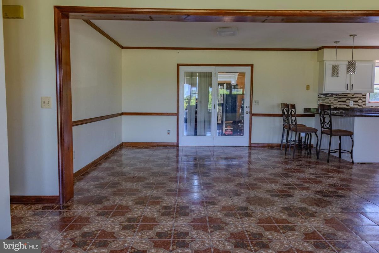 Empty room, Interior, Pendant Lights