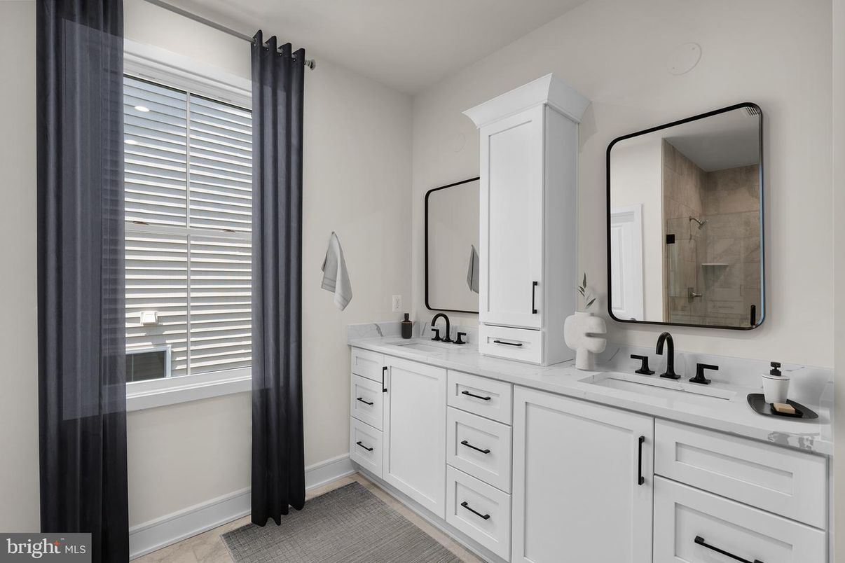 Bathroom, Dual Sink Vanities, Interior