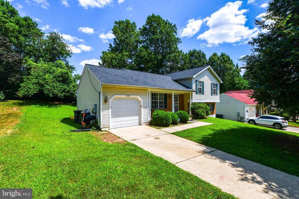 Attached, Backyard, Exterior, Facade, Cape Cod