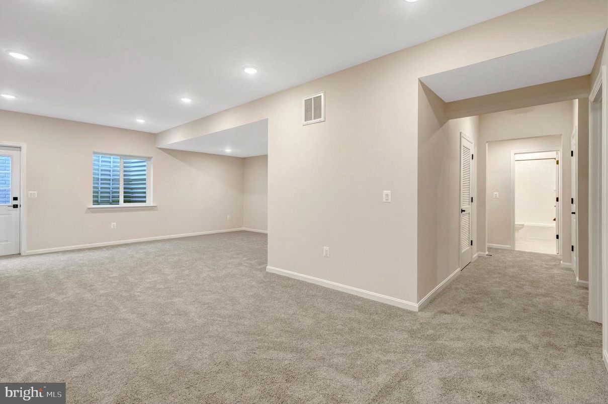 Empty room, Interior, Recessed Lighting