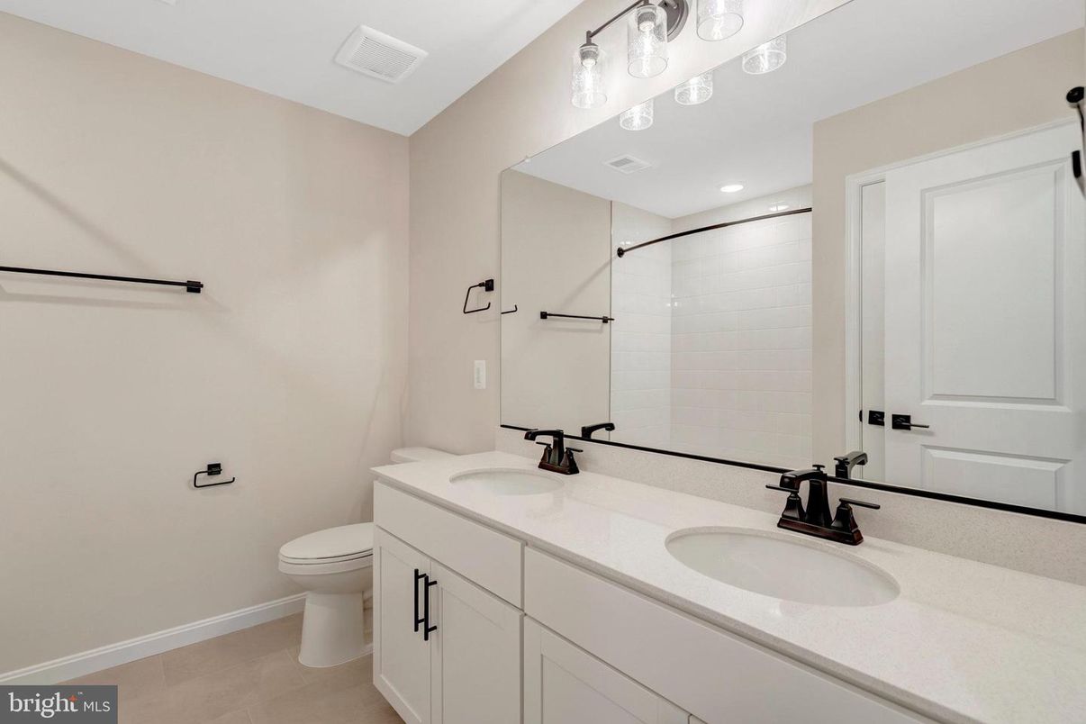 Bathroom, Dual Sink Vanities, Interior, Recessed Lighting