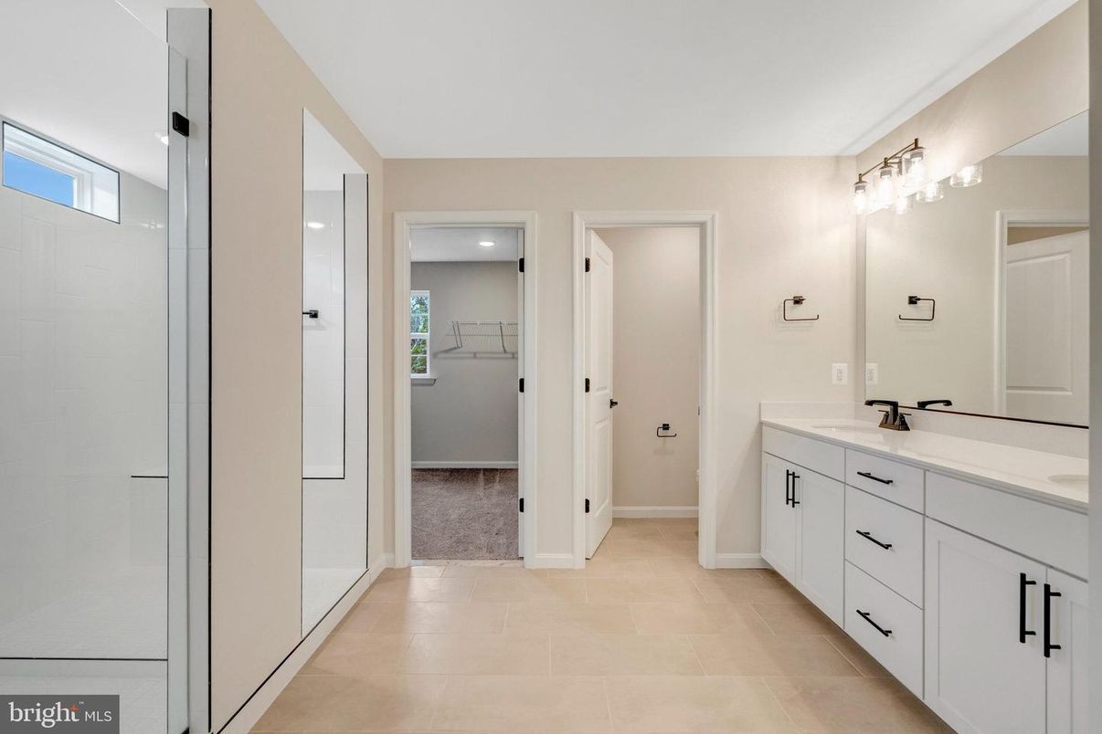 Bathroom, Dual Sink Vanities, Interior, Recessed Lighting