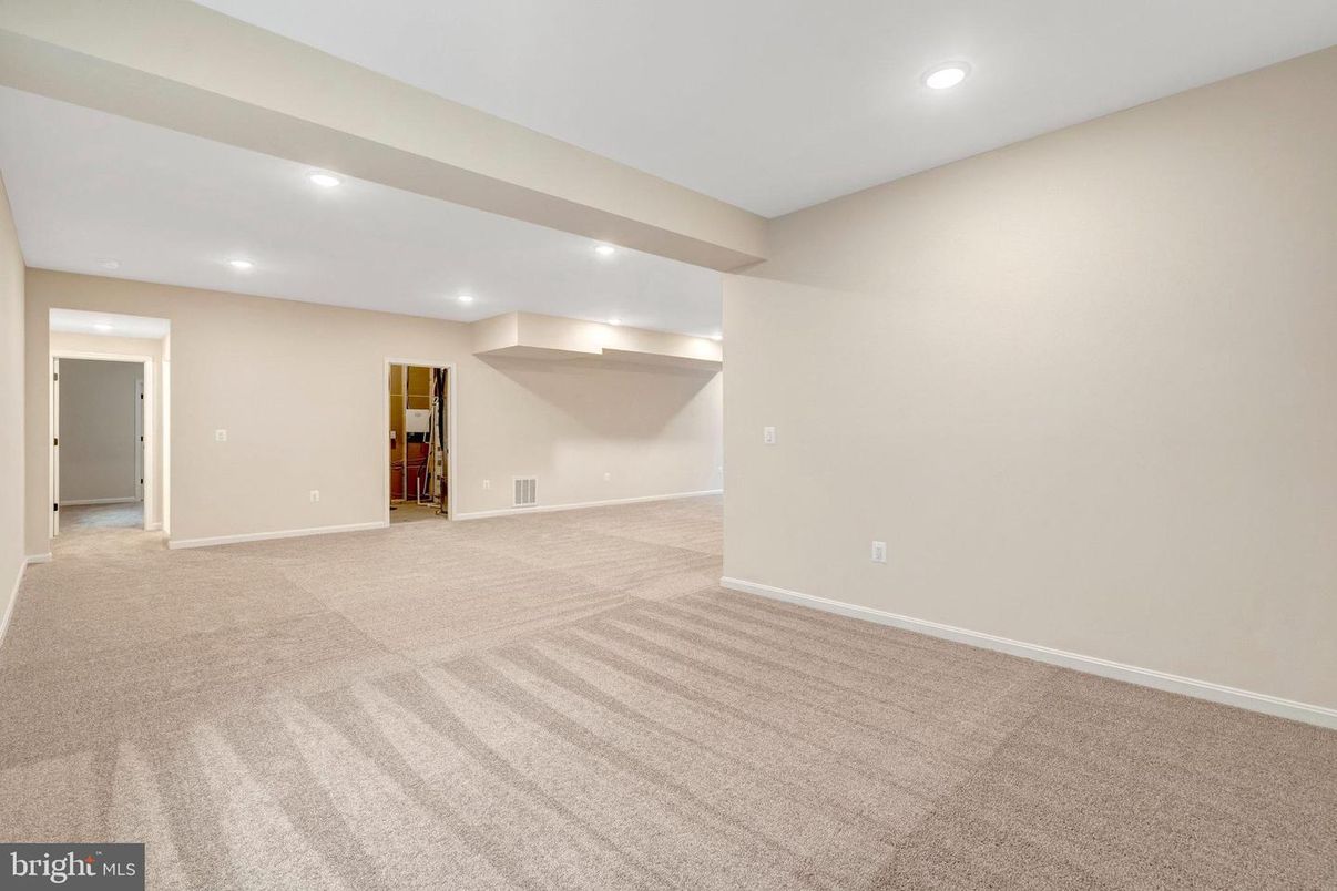 Empty room, Interior, Recessed Lighting