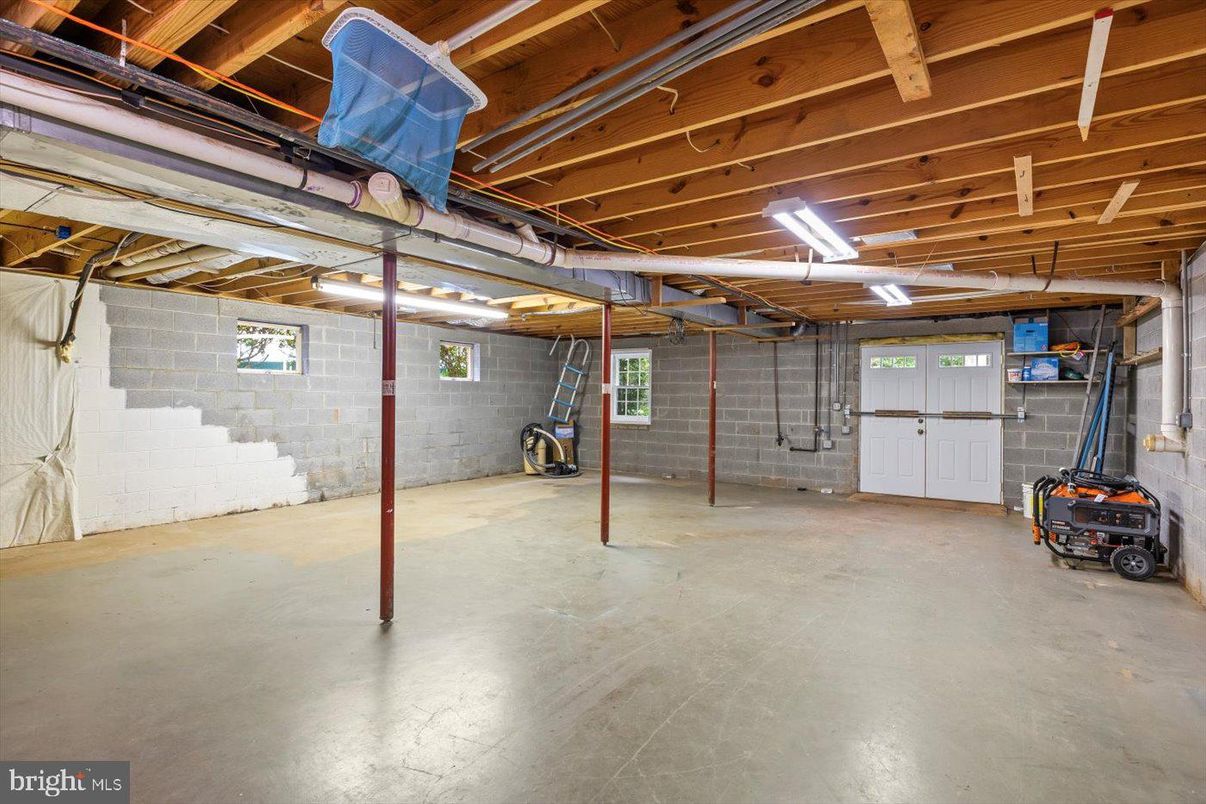 Garage, Interior, Stone Walls, Wooden Beams