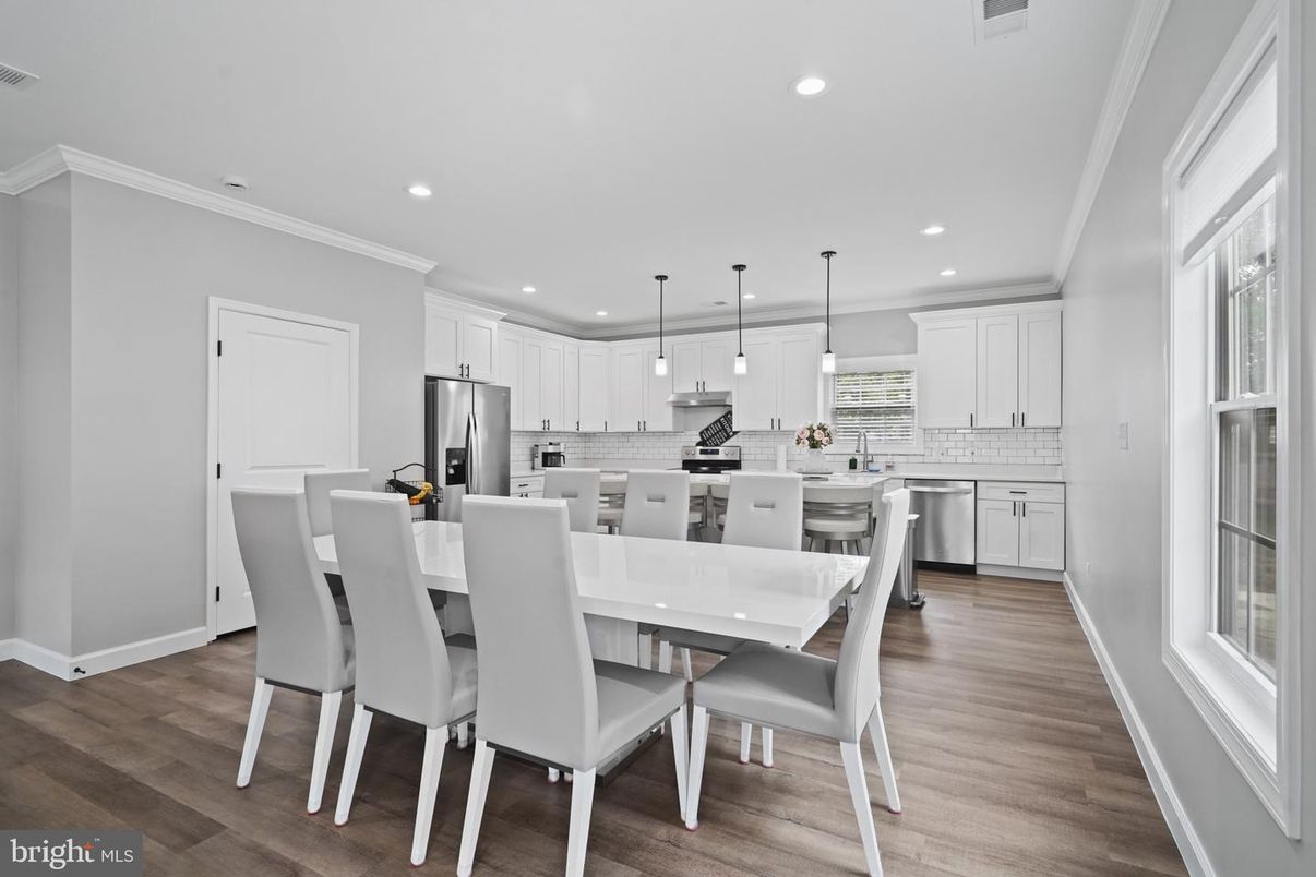 Dining room, Interior, Kitchen, Pendant Lights, Recessed Lighting, Stainless Steel Appliances, Wood Texture Flooring