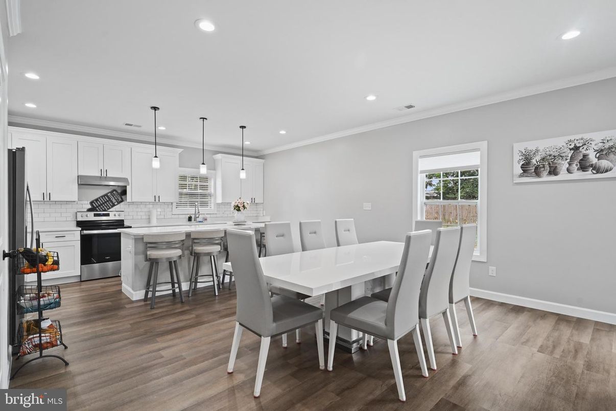 Dining room, Interior, Kitchen, Pendant Lights, Recessed Lighting, Stainless Steel Appliances, Wood Texture Flooring