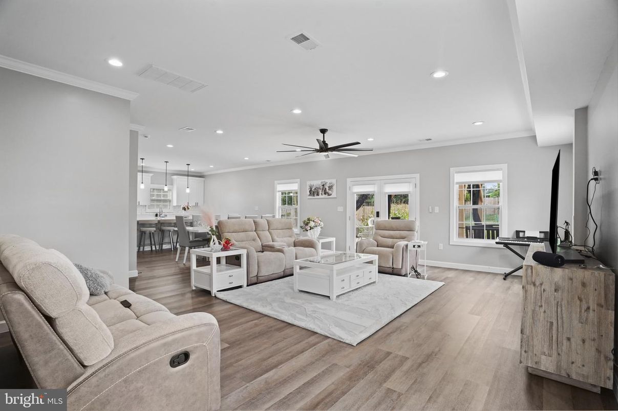 Interior, Living room, Pendant Lights, Recessed Lighting, Wood Texture Flooring