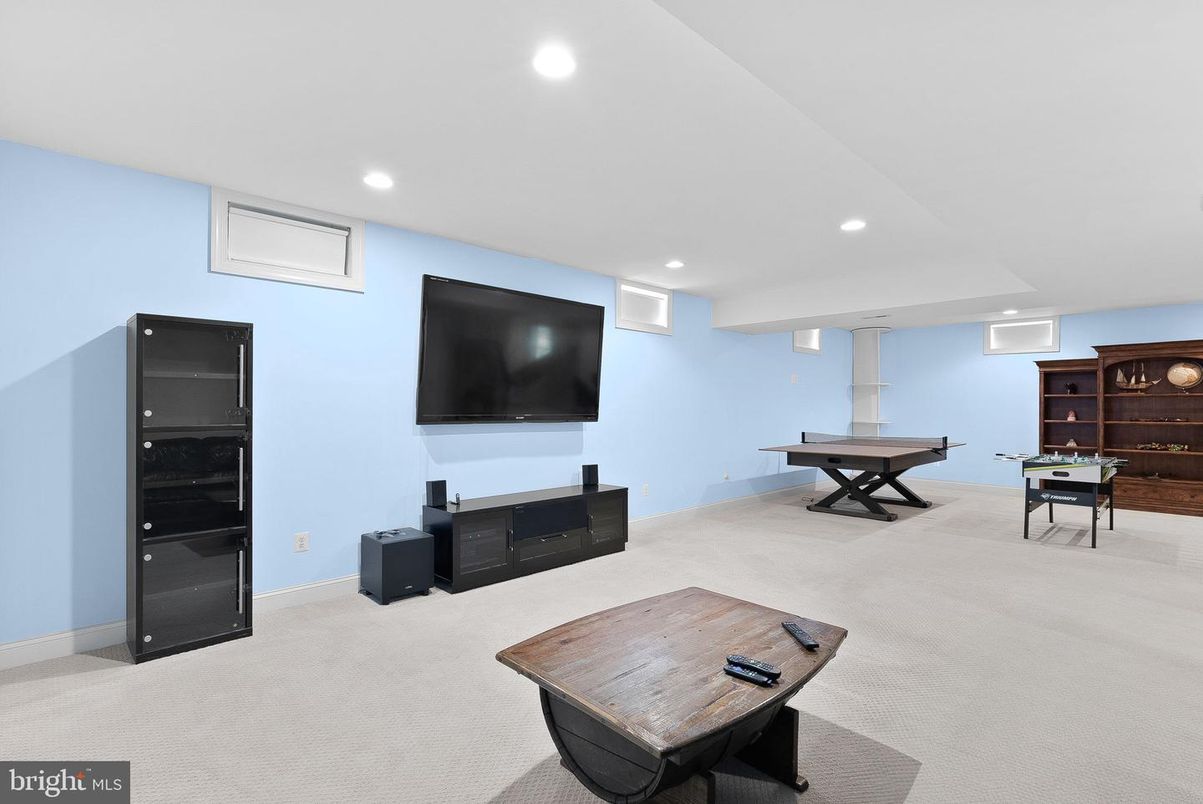 Game Room, Interior, Recessed Lighting