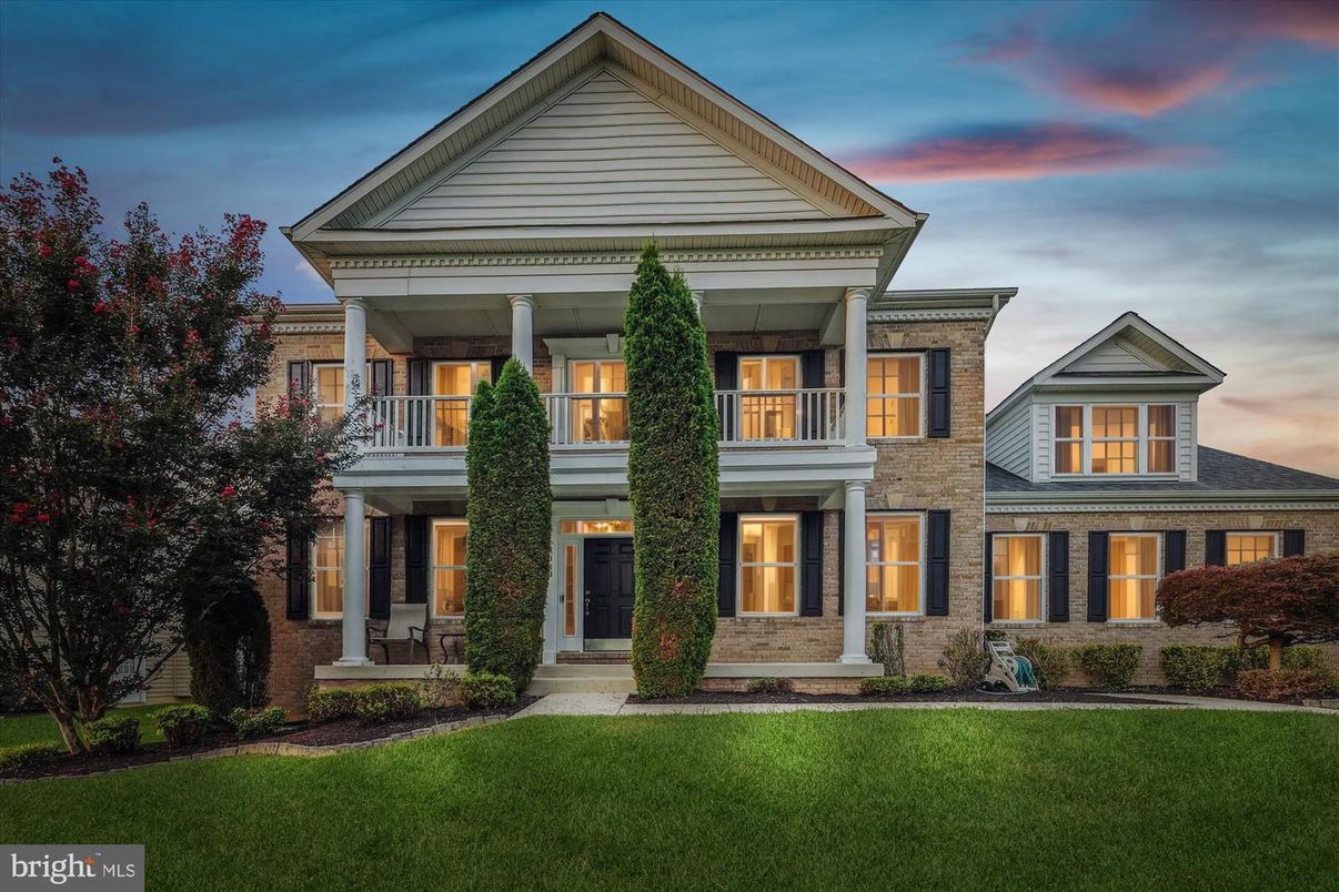 Exterior, Facade, Georgian